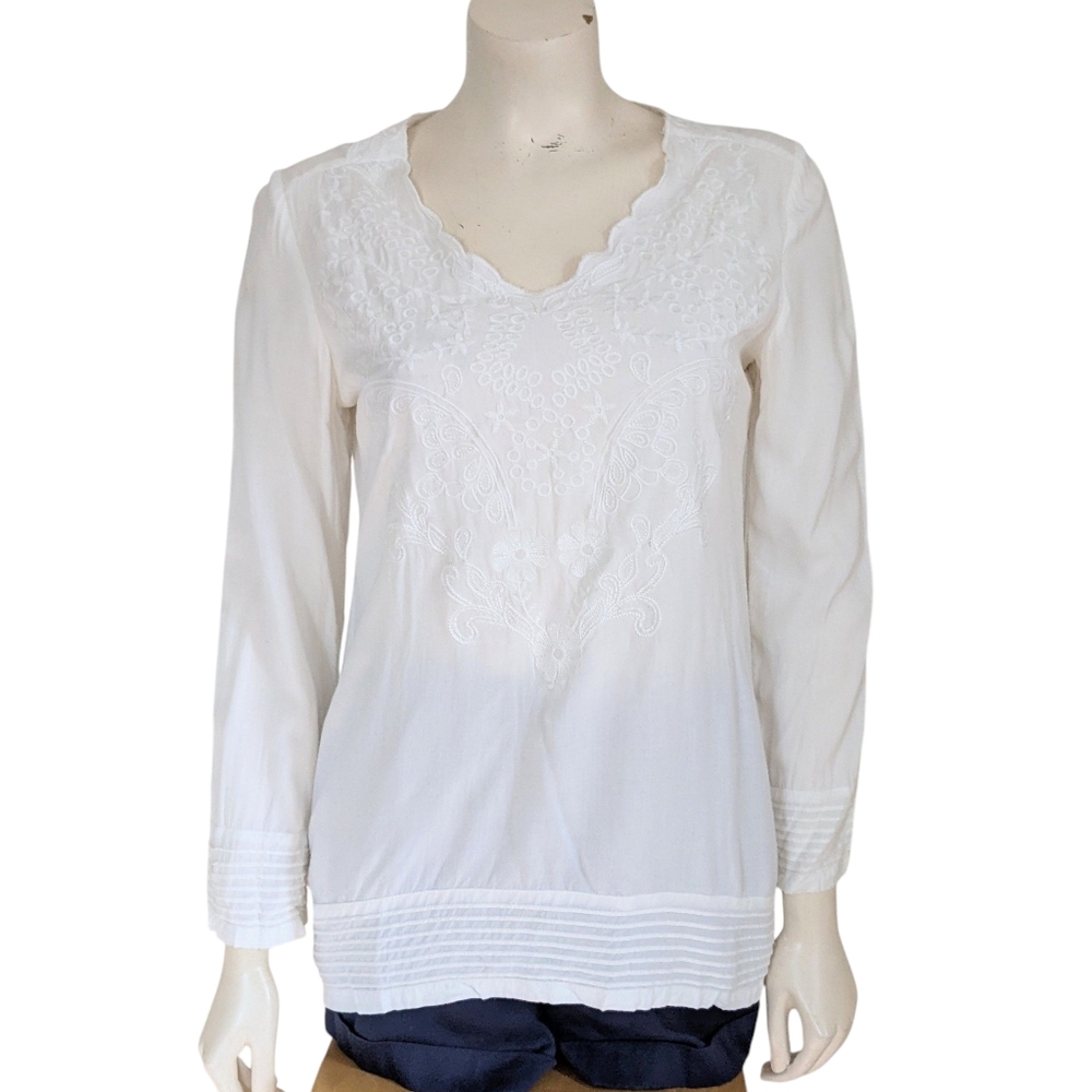 Akira Chicago White On White Embroidered Tunic